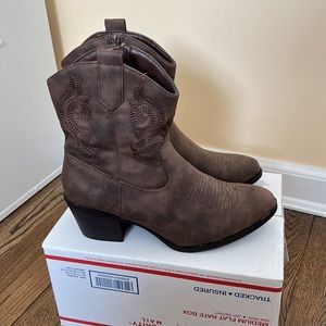women’s cowboy boots